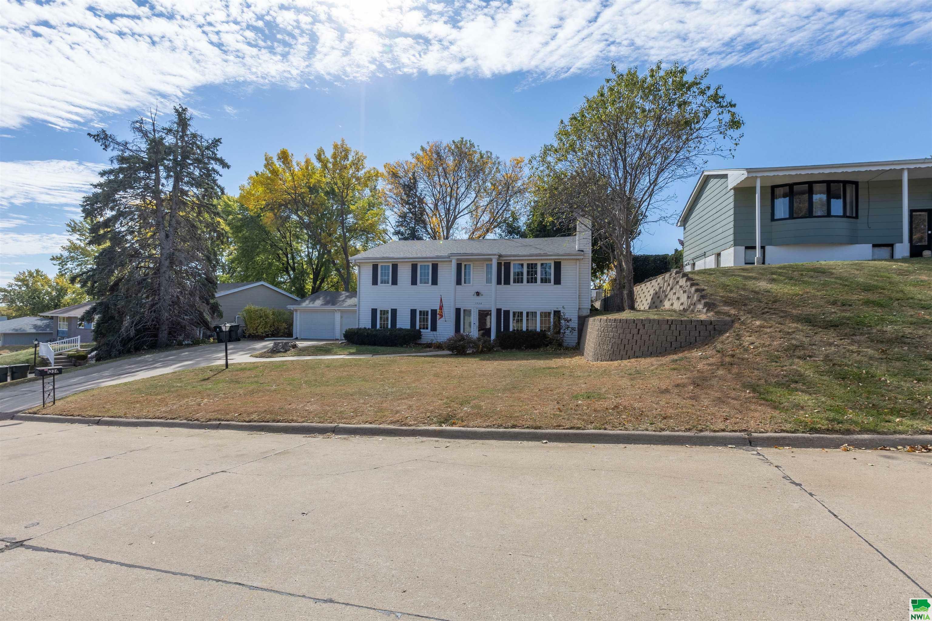 Property Photo:  1326 Navaho Circle  IA 51104 