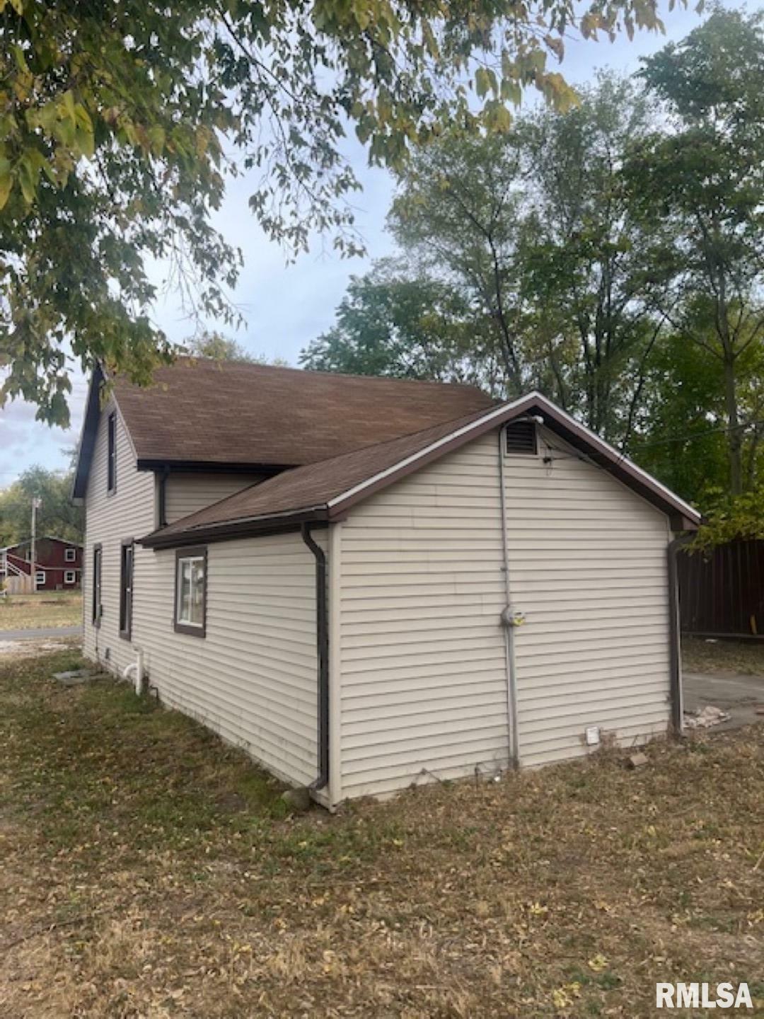 Property Photo:  607 Mechanic Street  IL 61554 