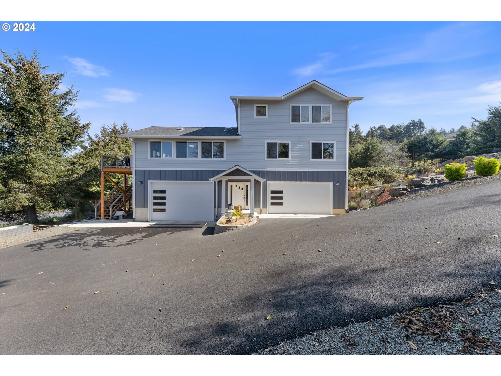 Property Photo:  7300 Valley View Dr  OR 97135 