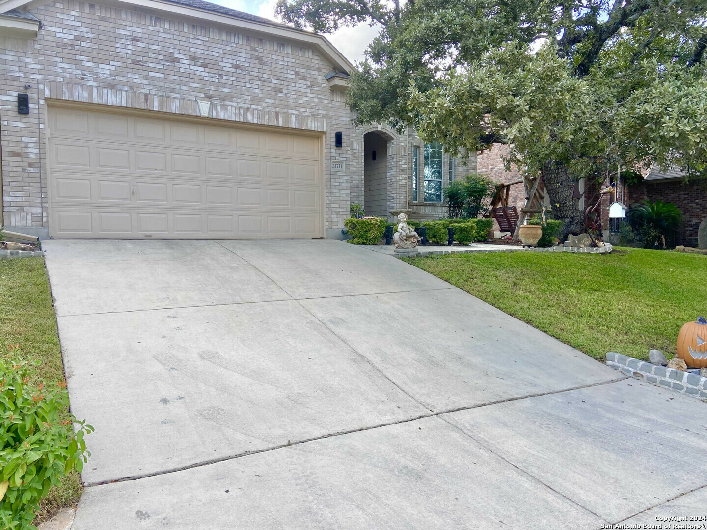 Property Photo:  21711 Cliff Vw  TX 78259 