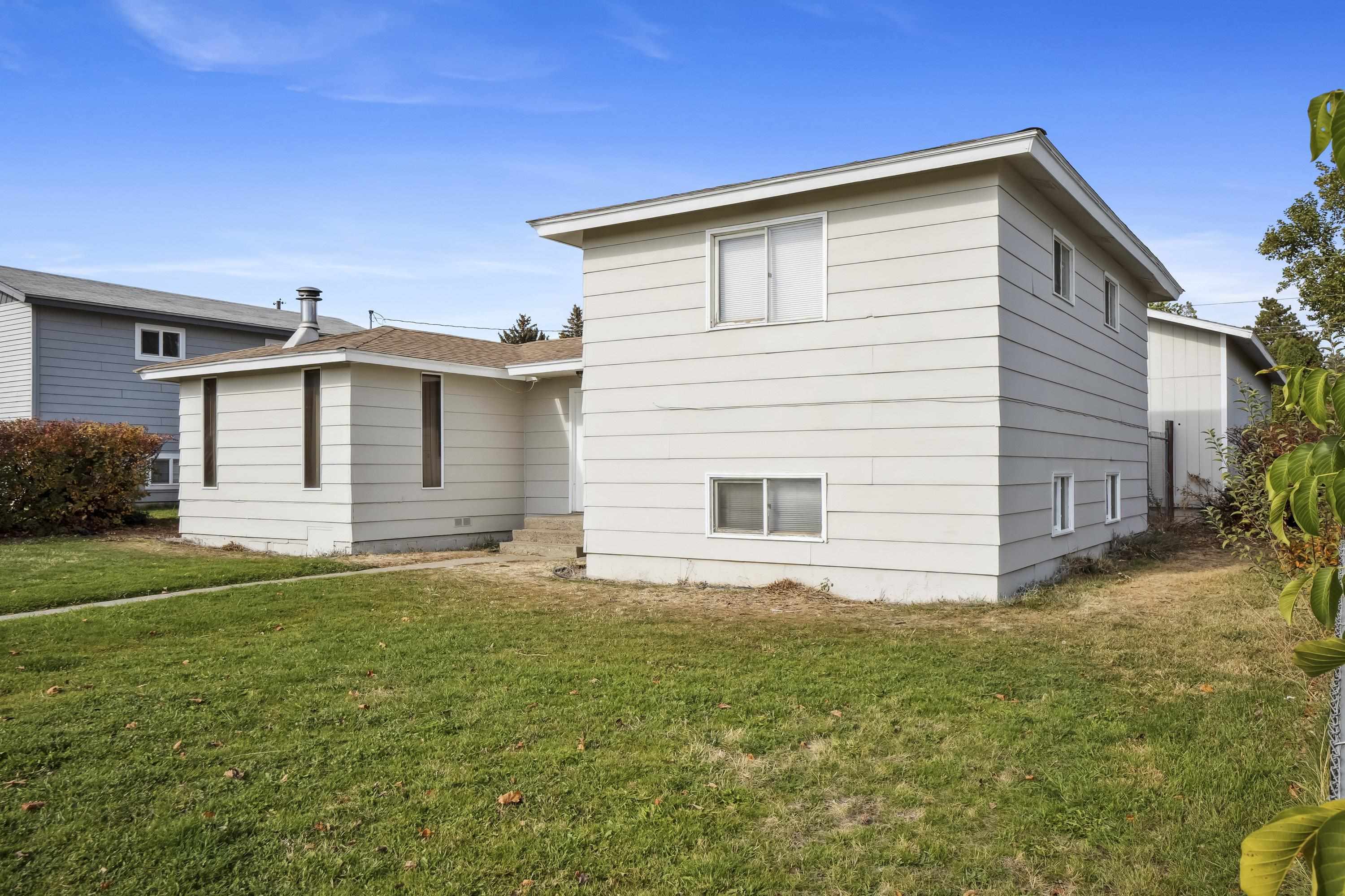 Property Photo:  616 Chestnut St  WA 99004 