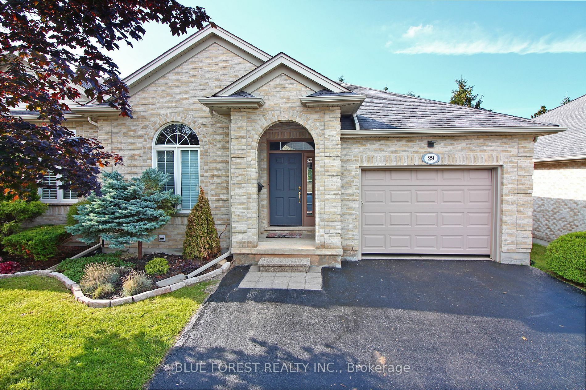 Property Photo:  285 McGarrell Dr 29  ON N6G 5H3 