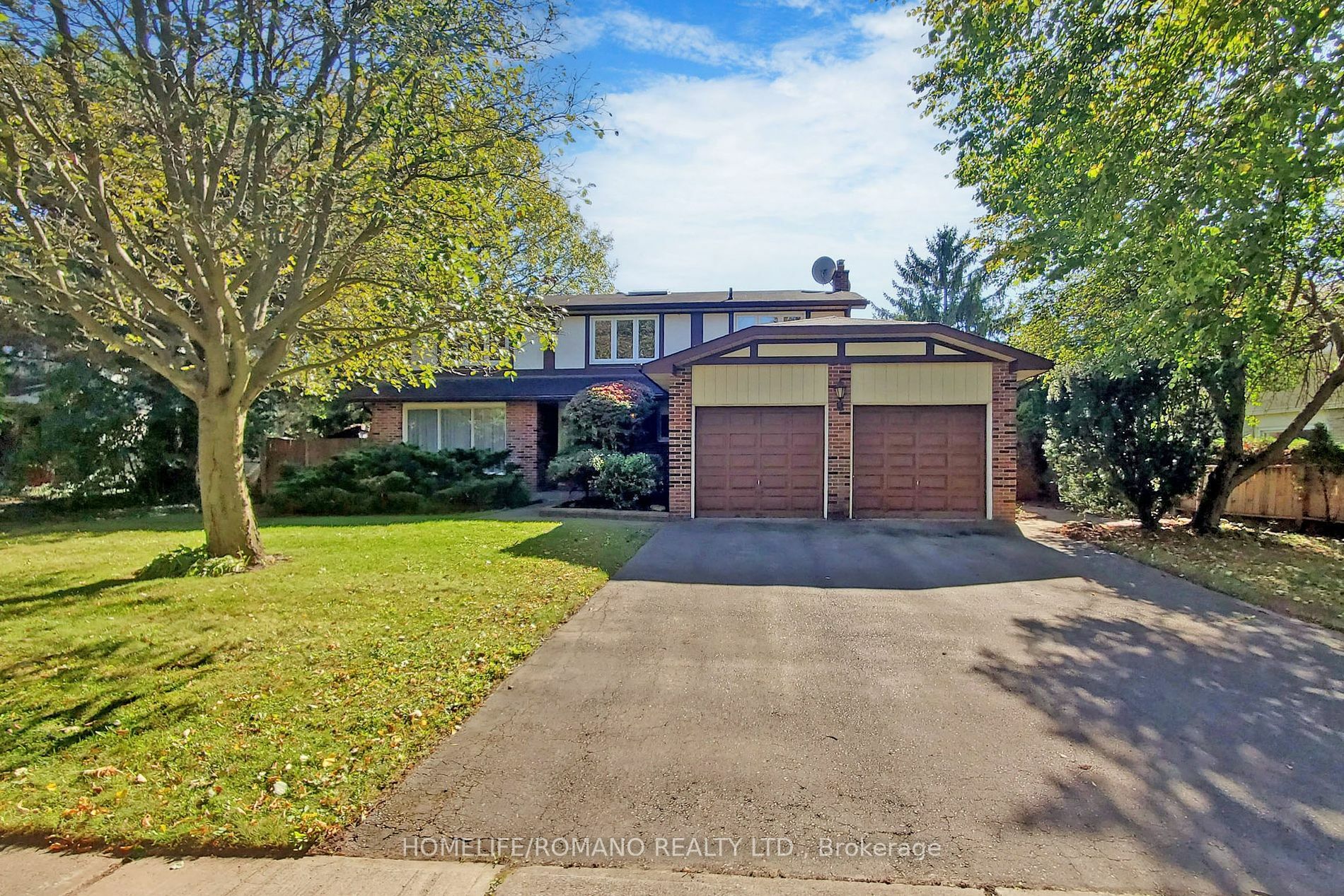 212 Spring Garden Rd  Oakville ON L6L 5H2 photo