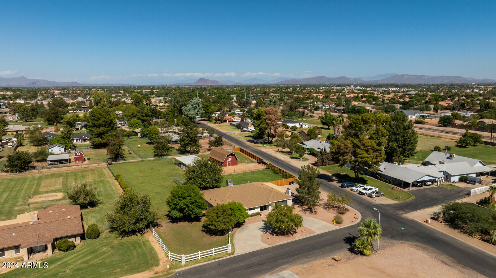 Property Photo:  966 E Desert Lane  AZ 85234 