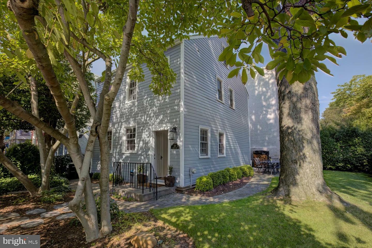 Property Photo:  822 G Street SE  DC 20003 