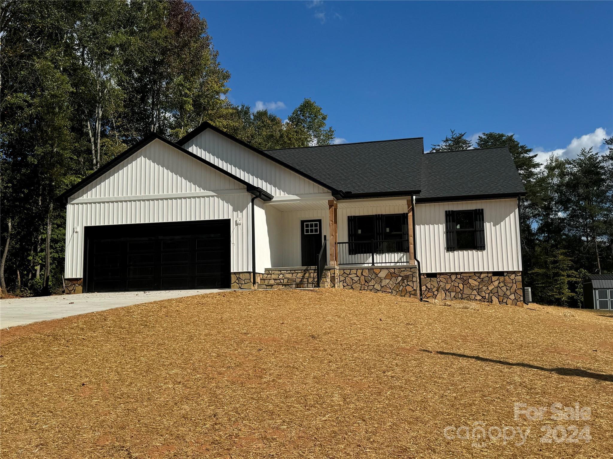 Property Photo: 256 Houpe Road NC 28625