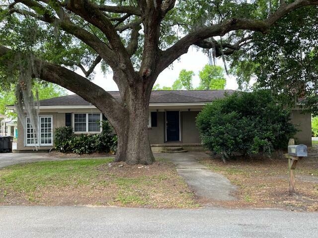 631 Spark Street  Mount Pleasant SC 29464 photo