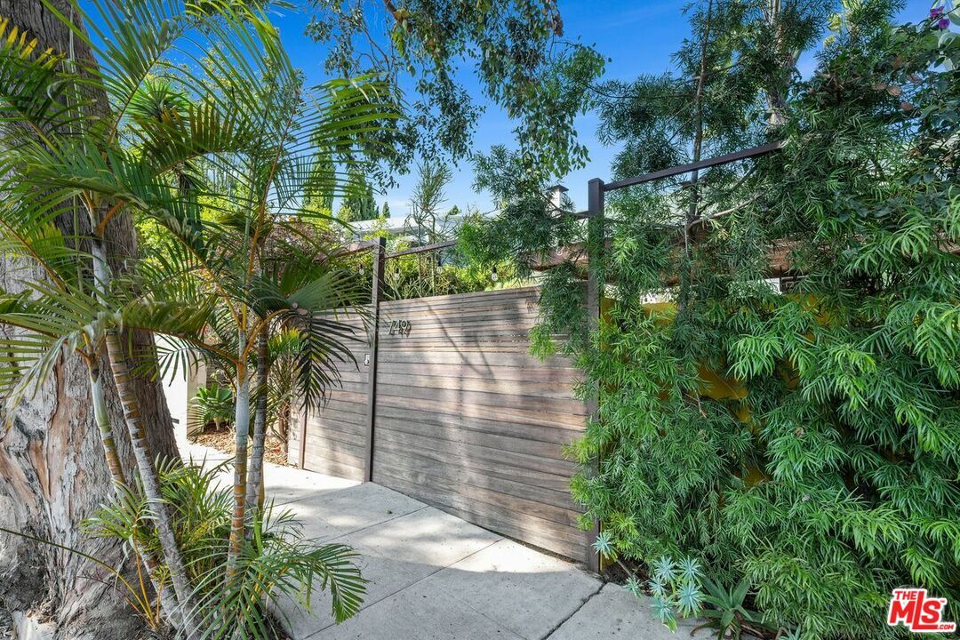 Property Photo:  749   Indiana Ave  CA 90291 