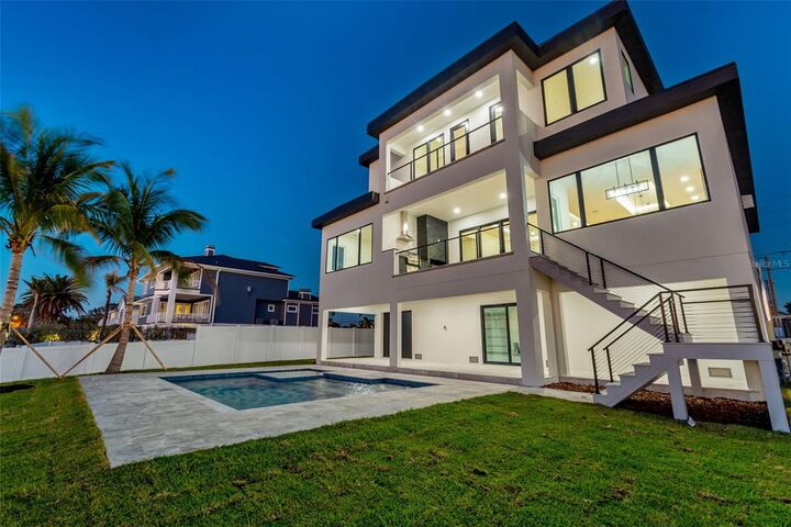Property Photo: 2832 W Vina Del Mar Boulevard FL 33706