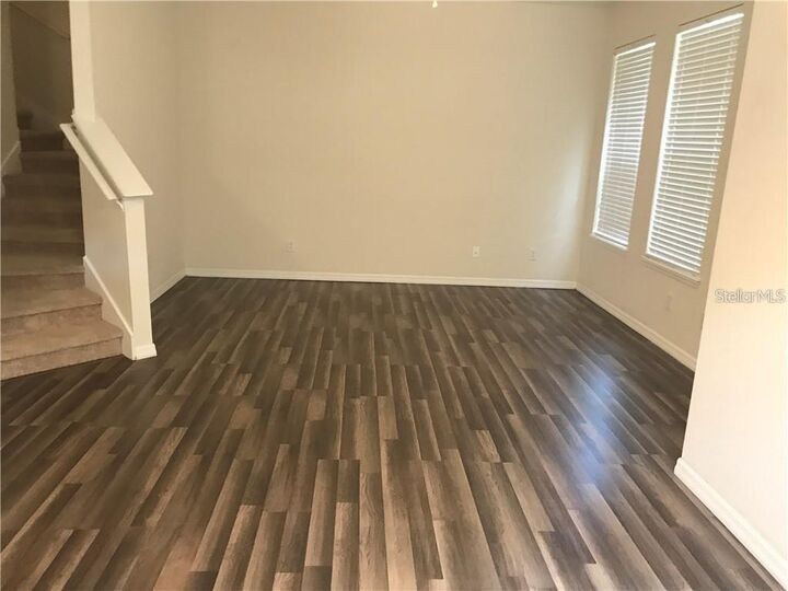 Property Photo: 533 Climbing Ivy Court B FL 32712