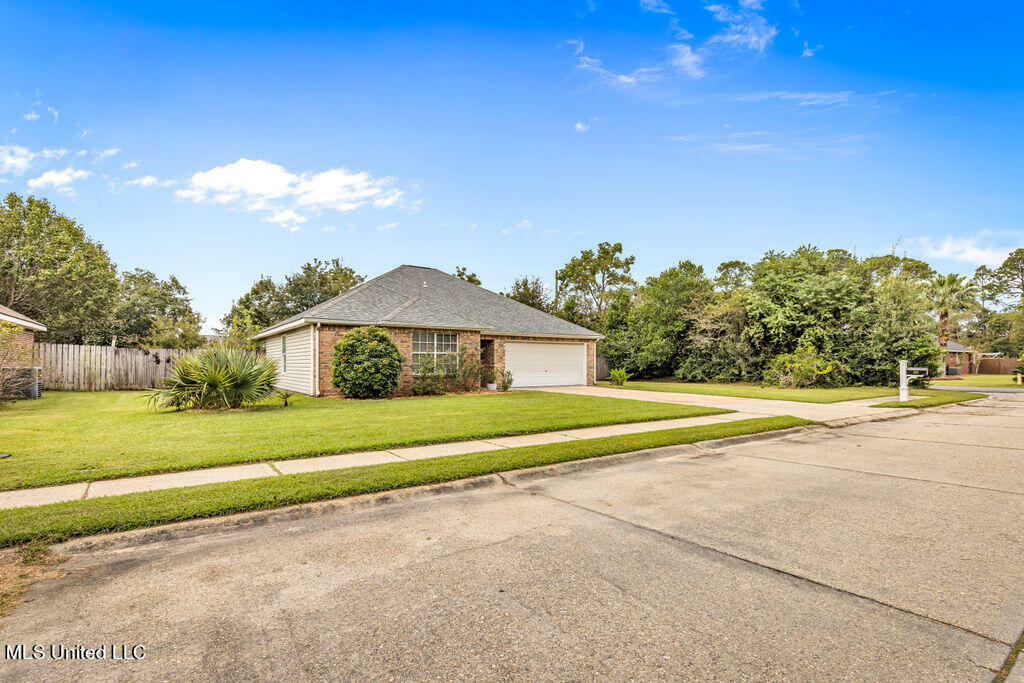 Property Photo:  325 Woodcrest Drive  MS 39560 