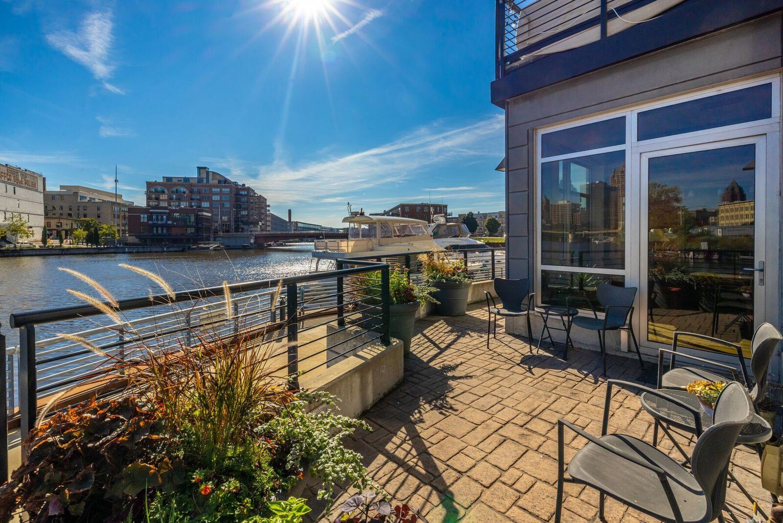 Property Photo: 106 W Seeboth St 118 WI 53204