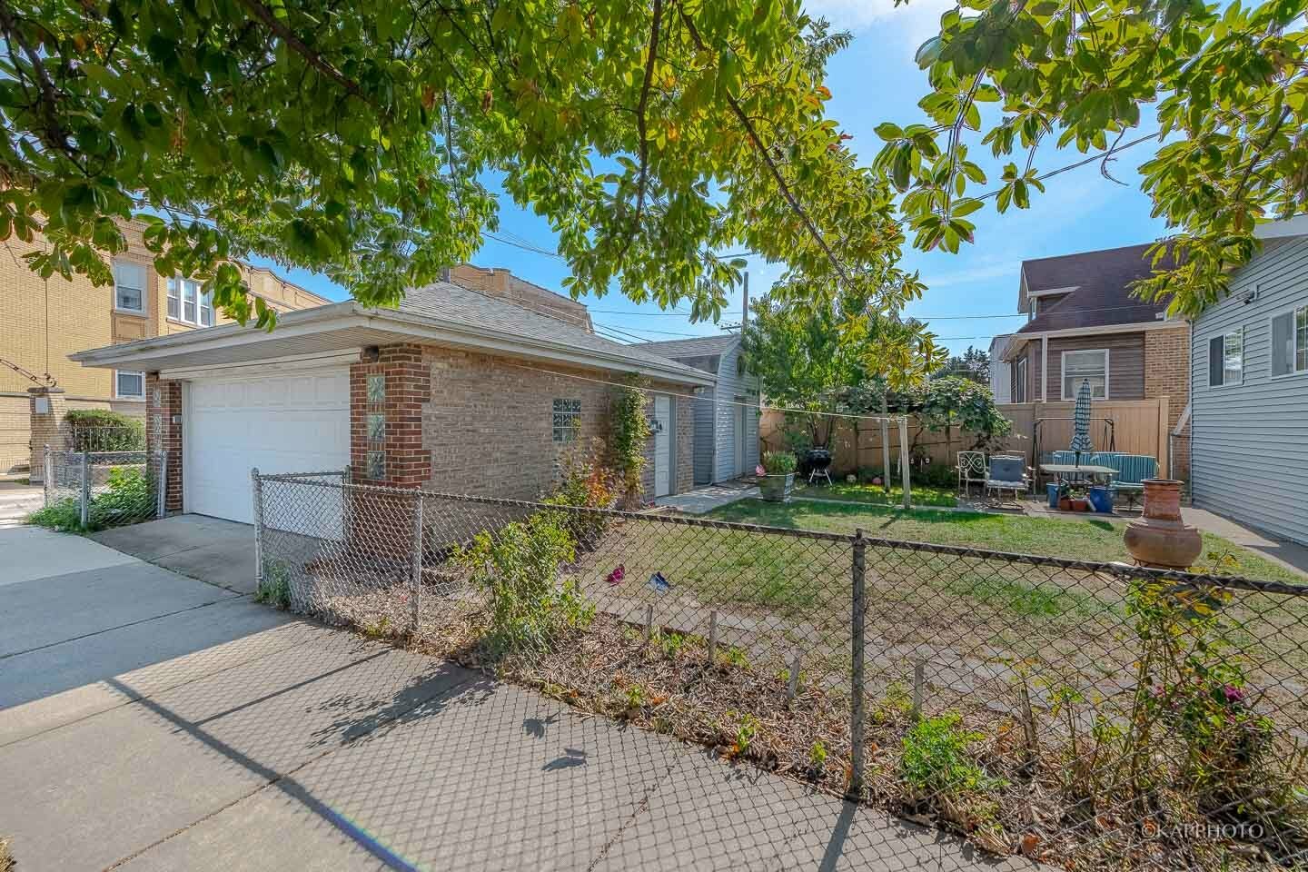 Property Photo:  6173 N Nagle Avenue  IL 60646 