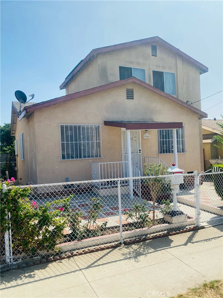 Property Photo:  320 S Concord Street  CA 90063 