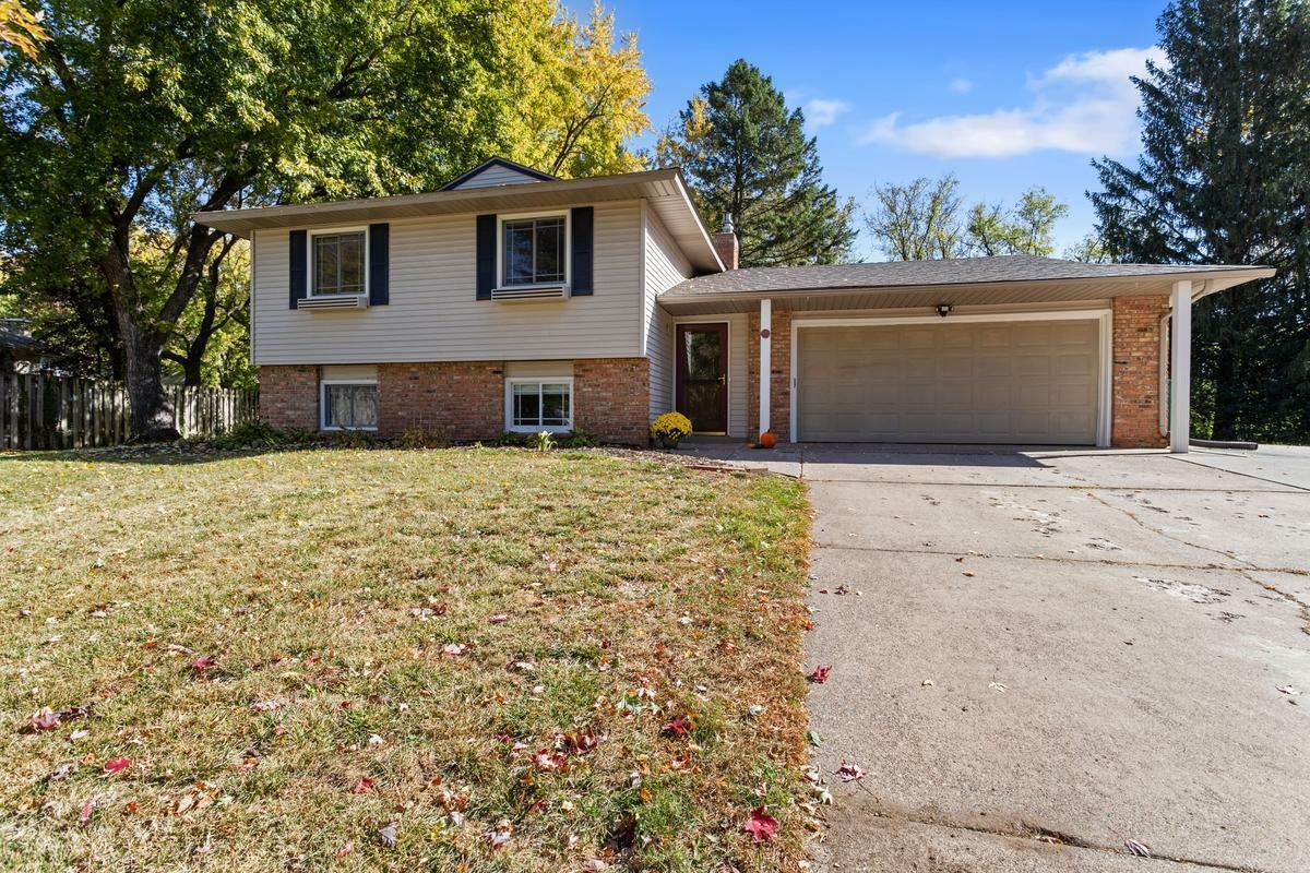 Property Photo:  873 Knollwood Court  MN 55082 