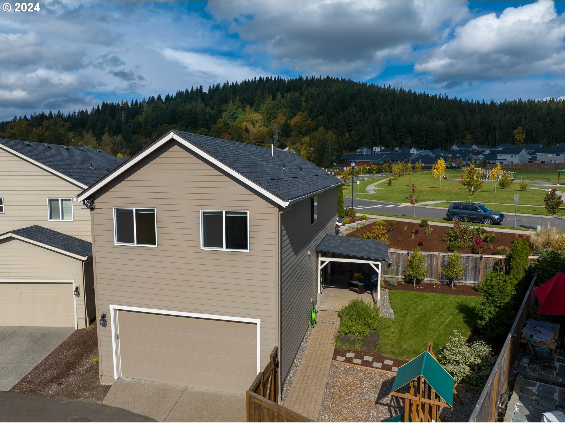 Property Photo:  9119 N Boxwood St  WA 98607 