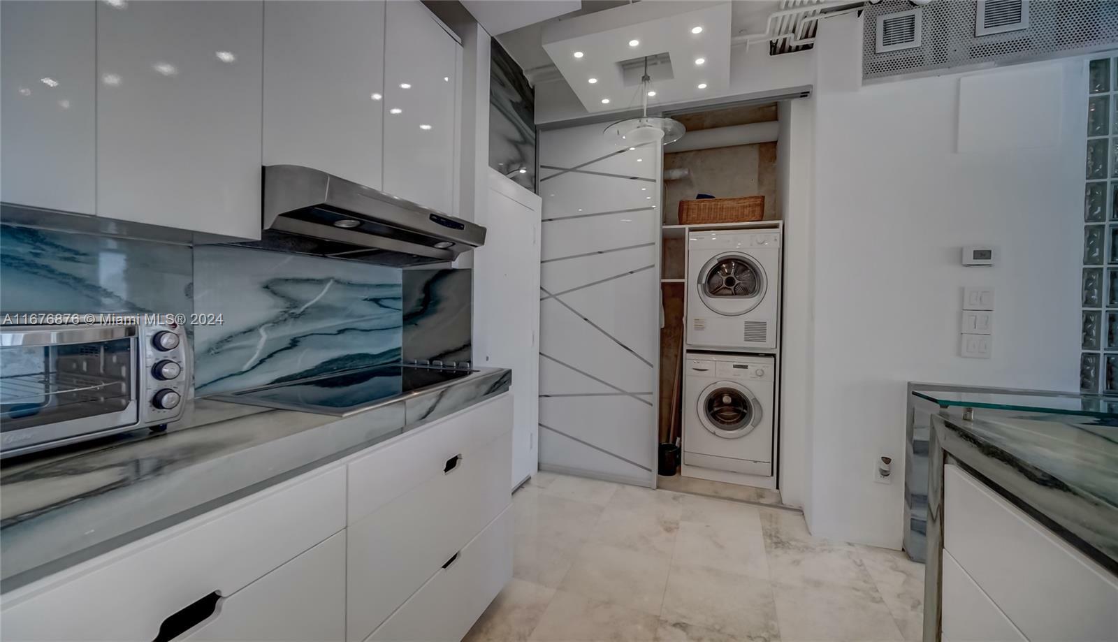 Property Photo:  1155 Brickell Bay Dr Ph 208  FL 33131 