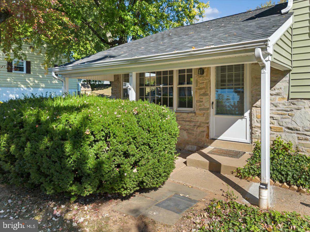 Property Photo:  633 Lynne Drive  PA 18966 