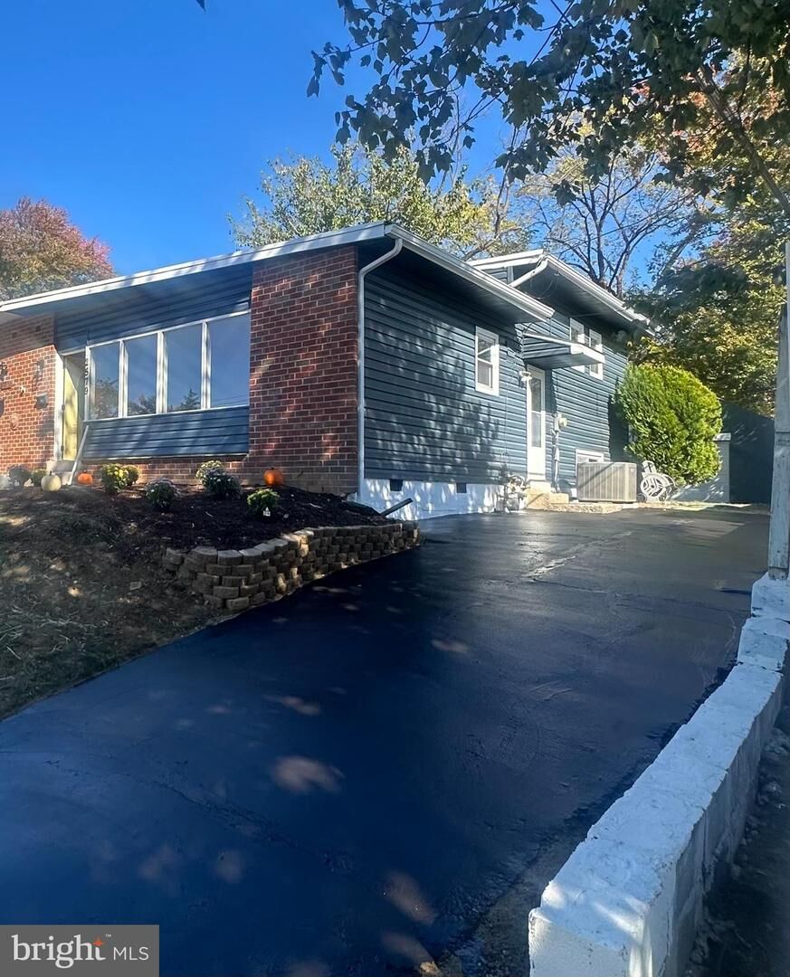 Property Photo: 2579 Miriam Avenue PA 19001