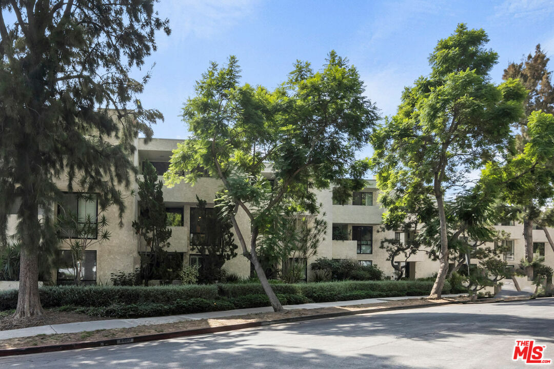 Property Photo:  8400 De Longpre Ave 203  CA 90069 