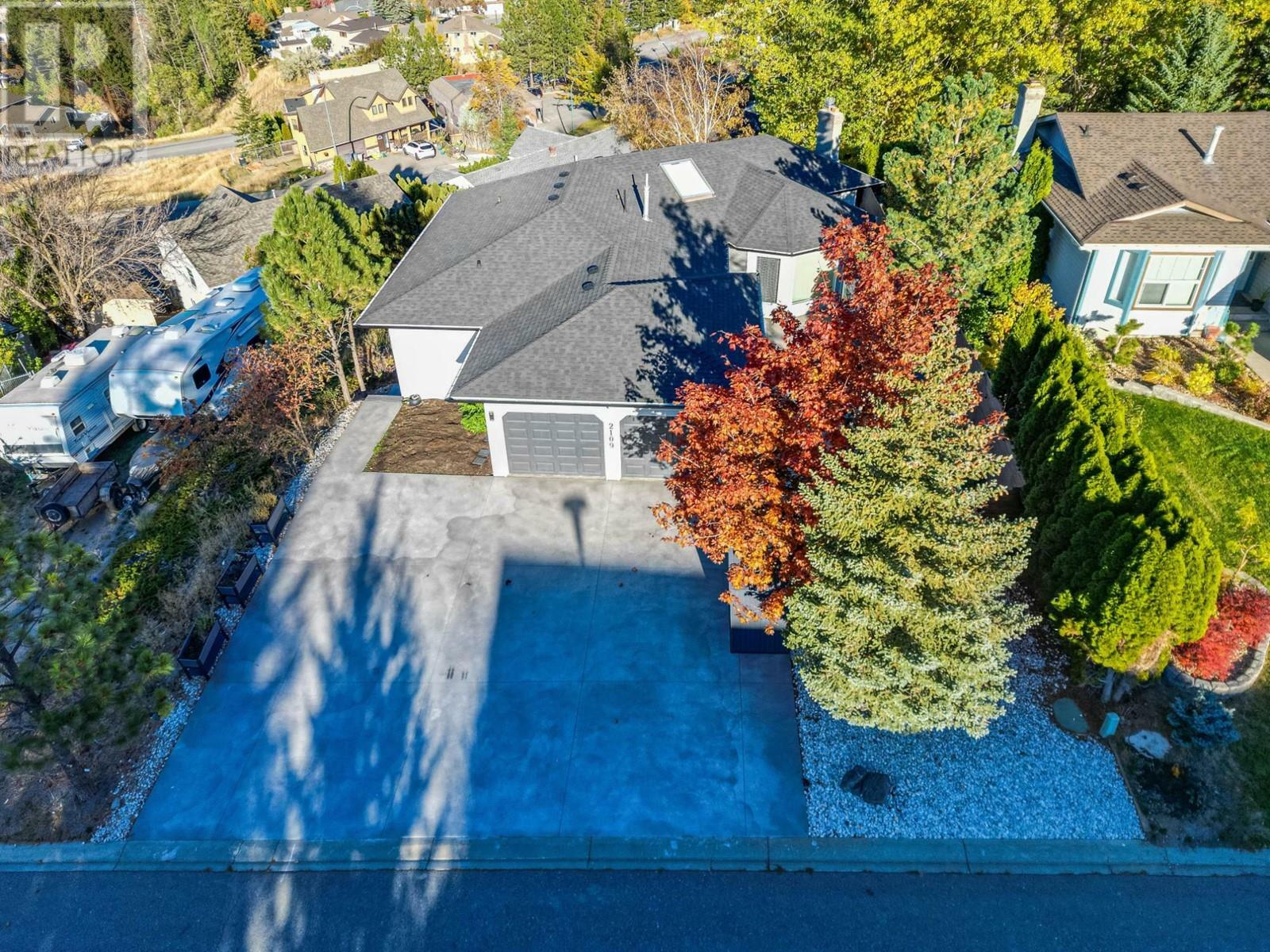 Photo de la propriété:  2109 Garymede Drive  BC V1S 1N8 