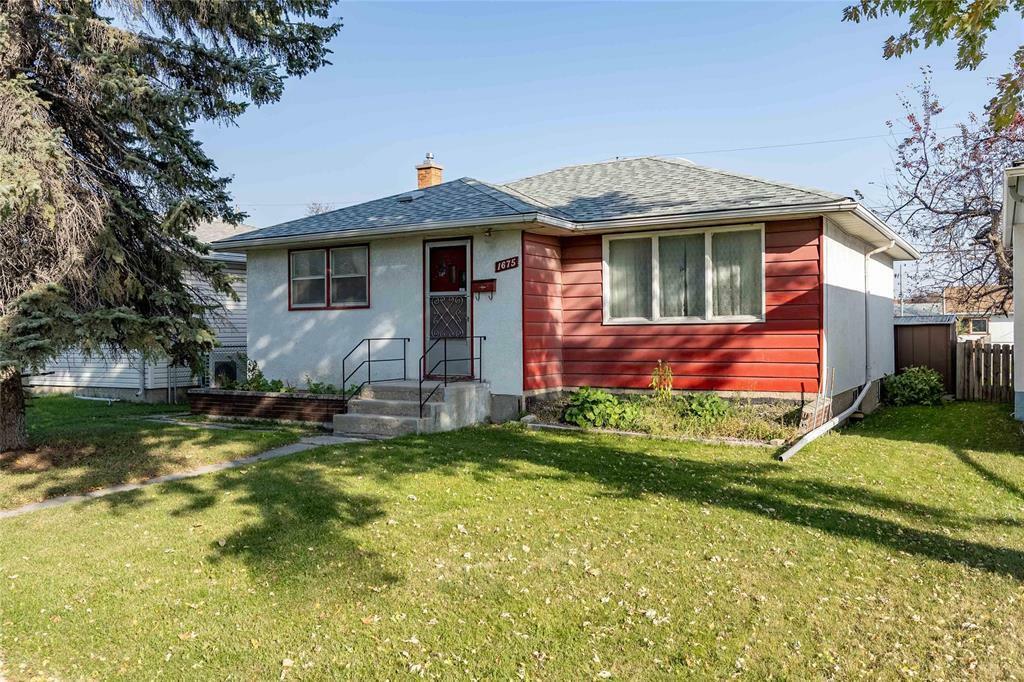 Property Photo:  1675 Selkirk Avenue  MB R2X 0E7 