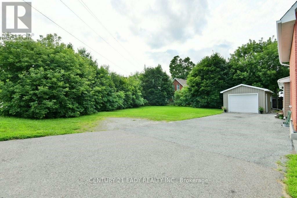 Property Photo:  24 Munroe Avenue East  ON K7V 3J8 