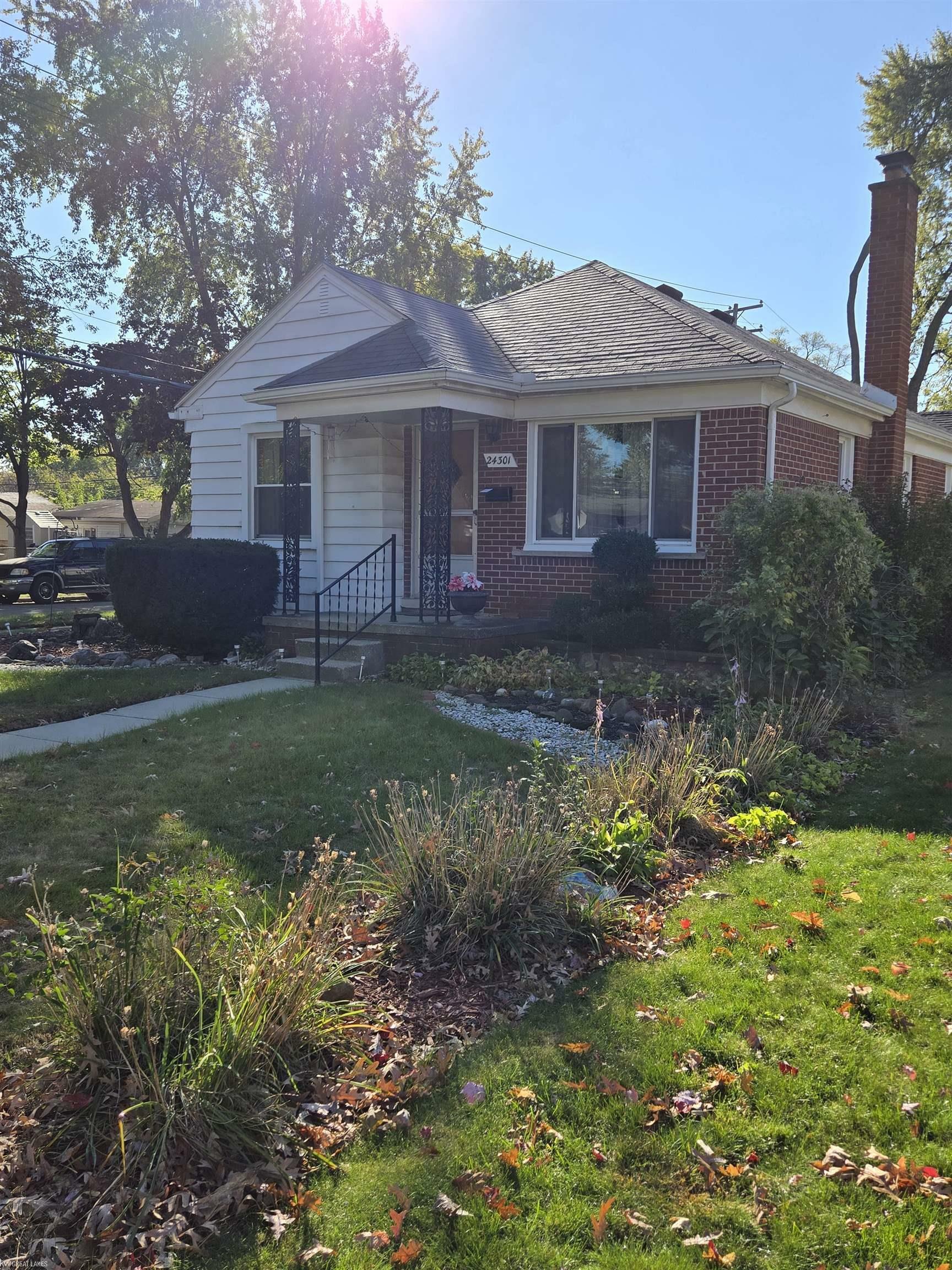 Property Photo:  24301 Colgate Street  MI 48125 