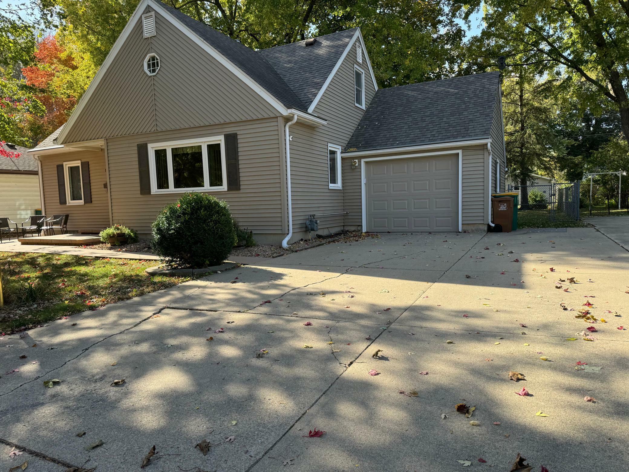 Property Photo:  1506 Academy Avenue  MN 56007 