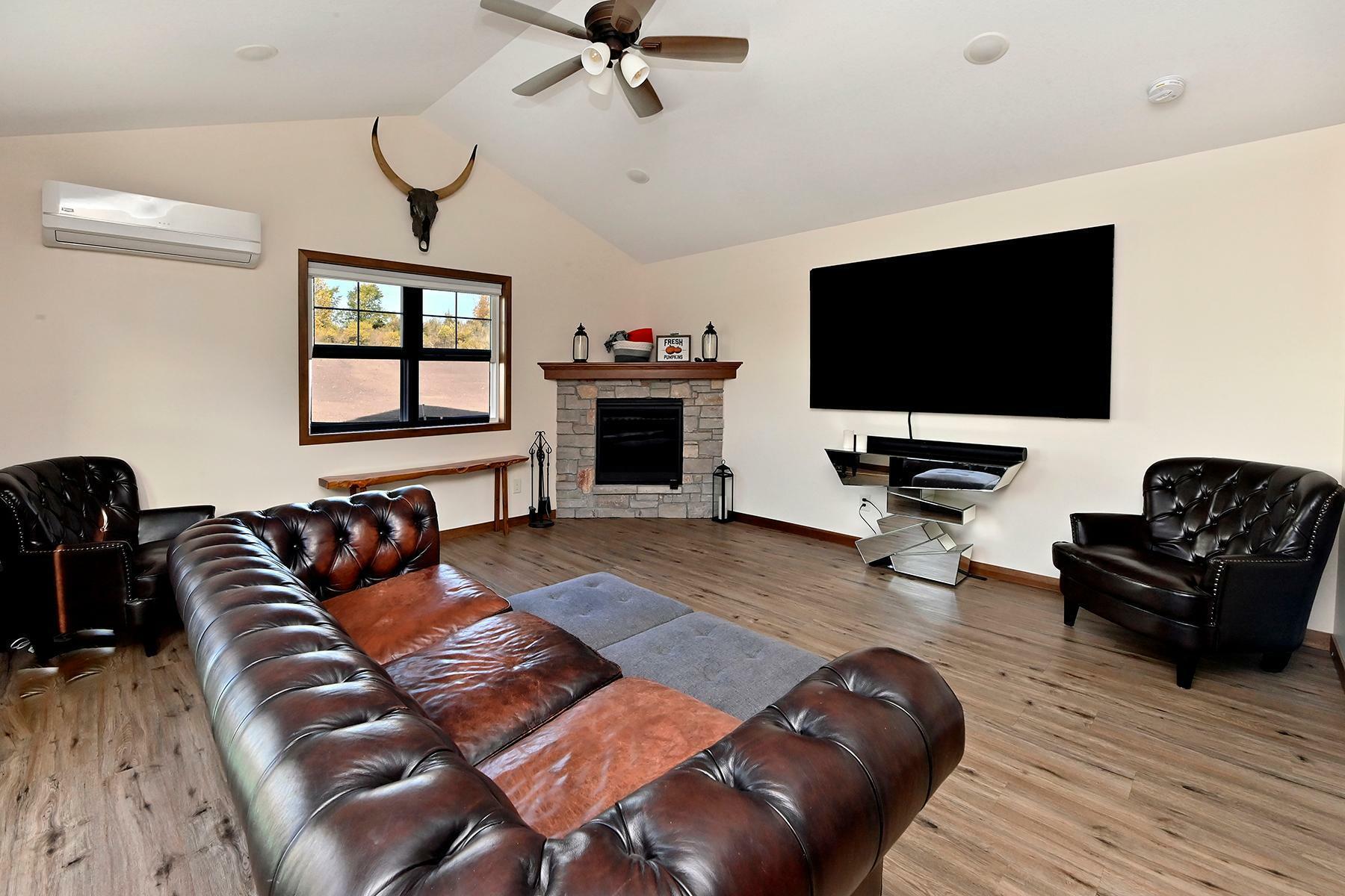 Property Photo:  1015 Sunrise Circle  MN 55325 