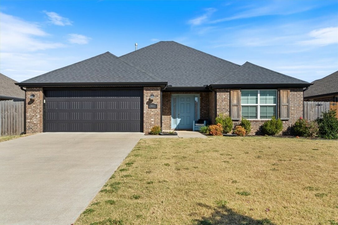 Property Photo: 3902 SW Mistletoe Avenue AR 72713