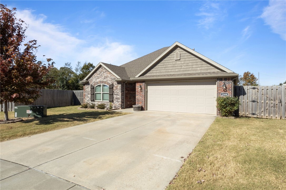 Property Photo: 2908 S 7th Street AR 72758