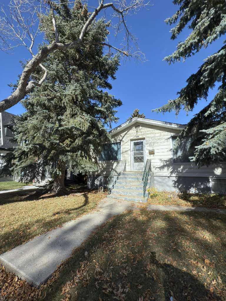 Property Photo:  512 29 Avenue NW  AB T2M 2M5 