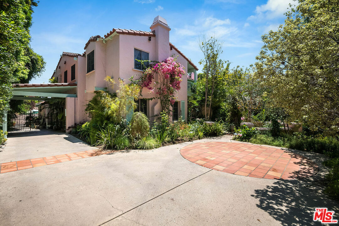 Property Photo:  604  N Arden Dr  CA 90210 