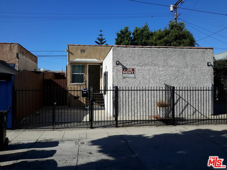 5823   Venice Blvd 5825  Los Angeles CA 90019 photo