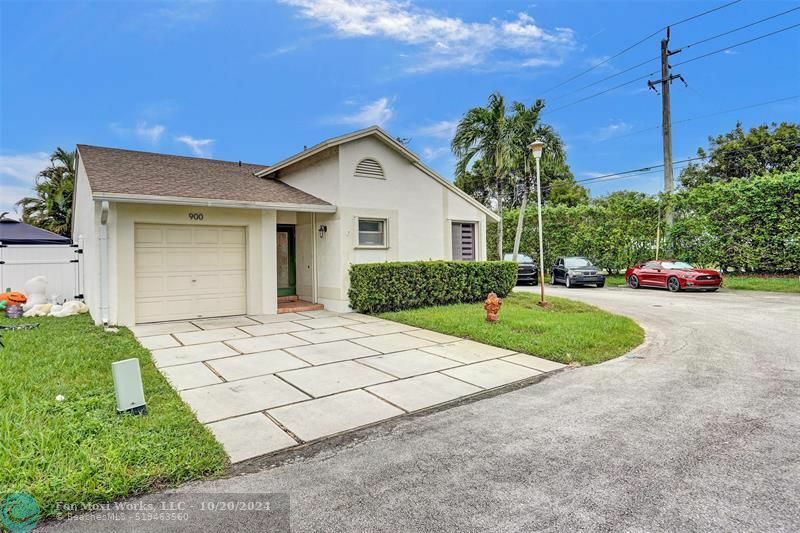 900 SW 108th Ave  Pembroke Pines FL 33025 photo