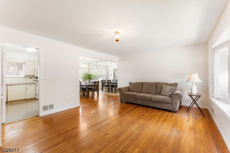 Property Photo:  270 Huguenot Ave  NJ 07083 