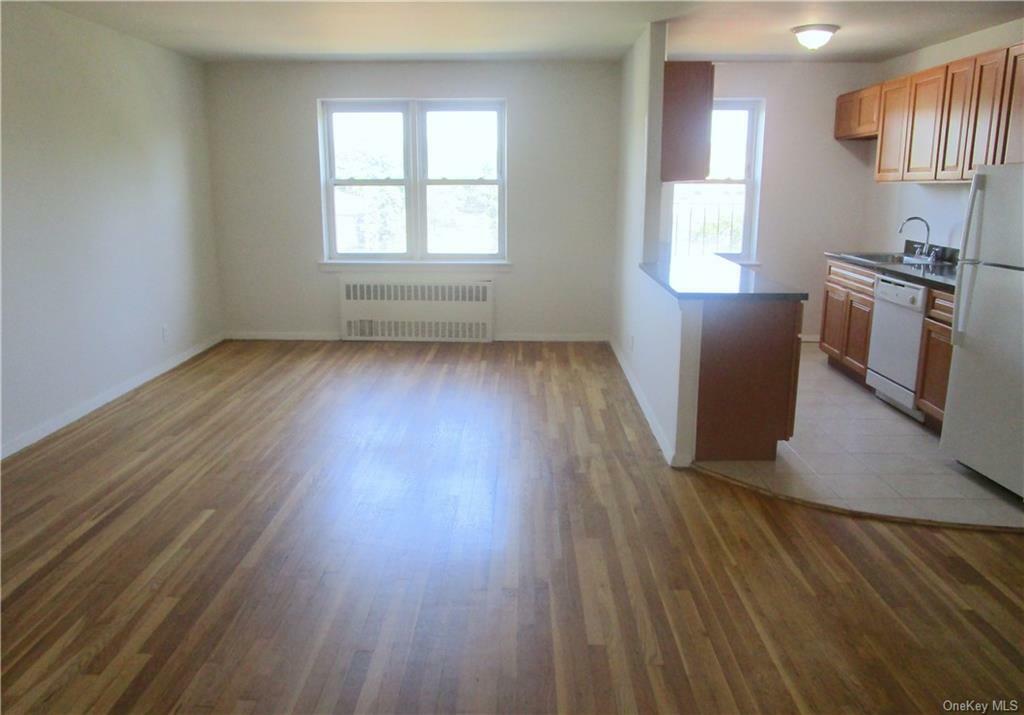 Property Photo:  585 McLean Avenue 5A  NY 10705 