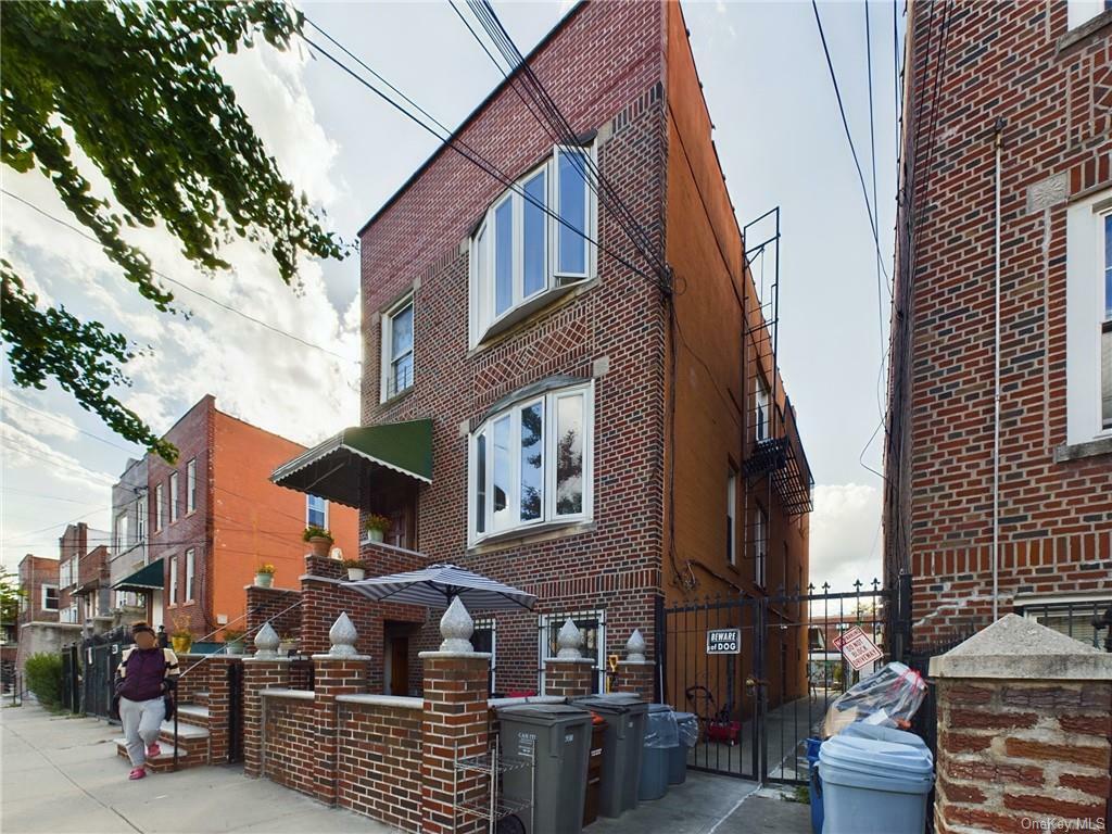 Property Photo:  2553 Radcliff Avenue  NY 10469 