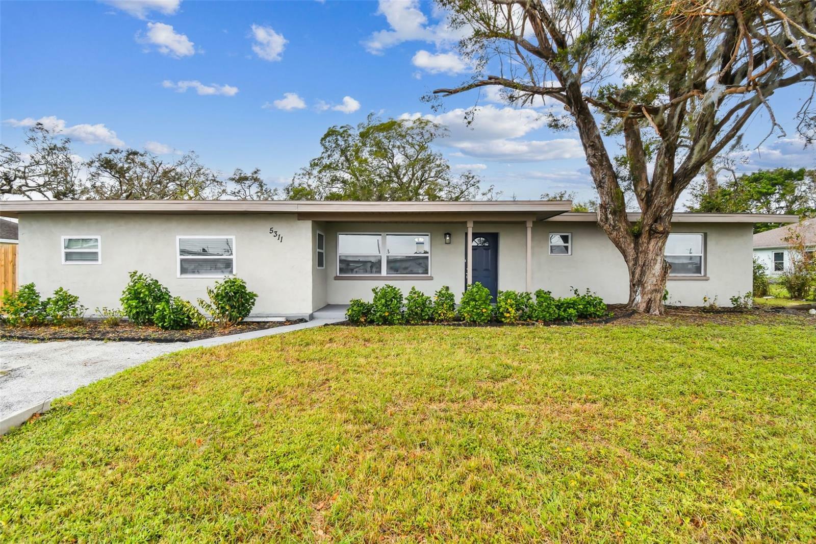 Property Photo:  5311 28th Avenue E  FL 34221 