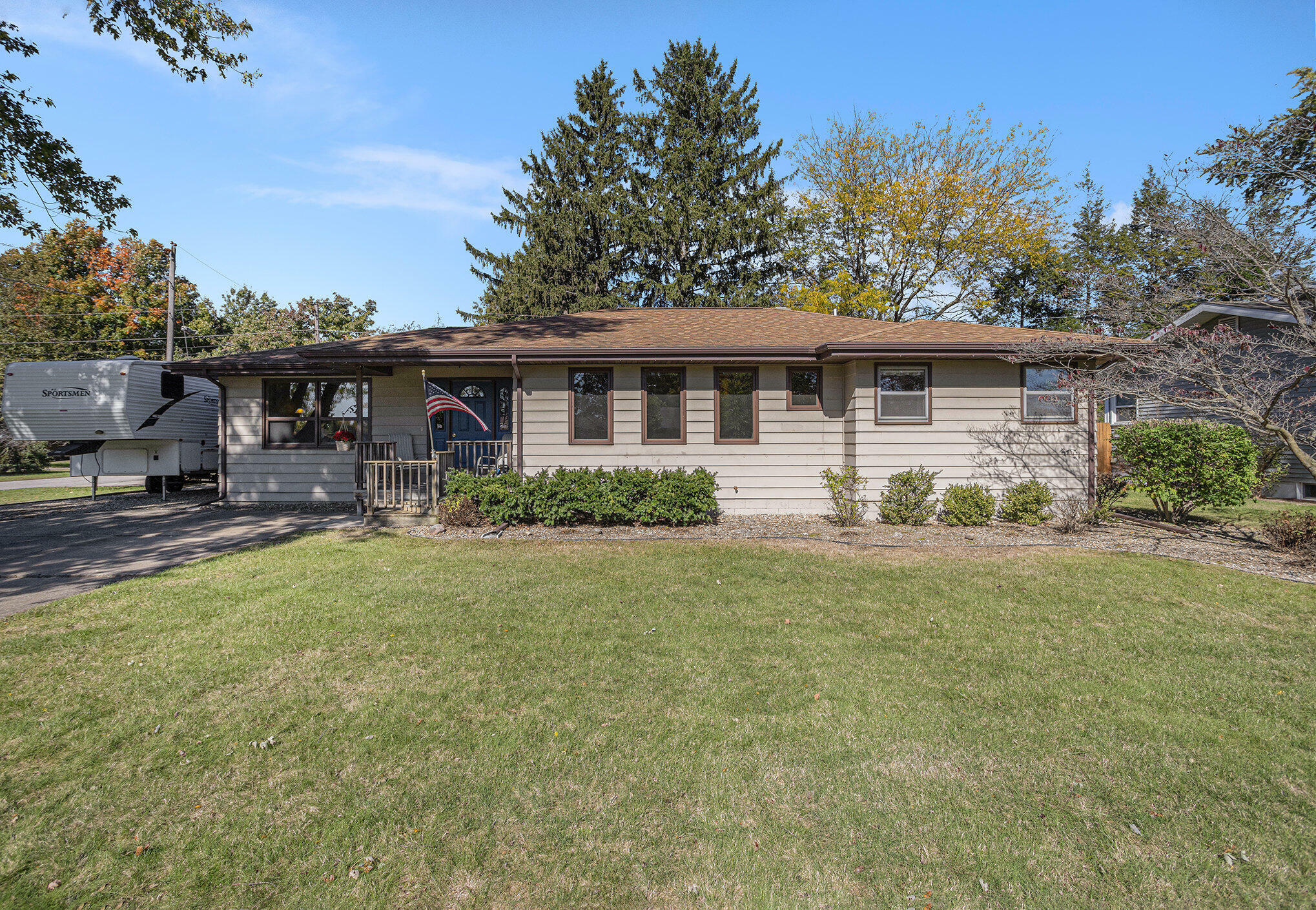 Property Photo:  1407 Brentwood Drive  MI 49085 