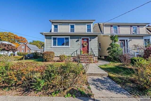 Property Photo:  6 Franklin Avenue  NJ 07042 