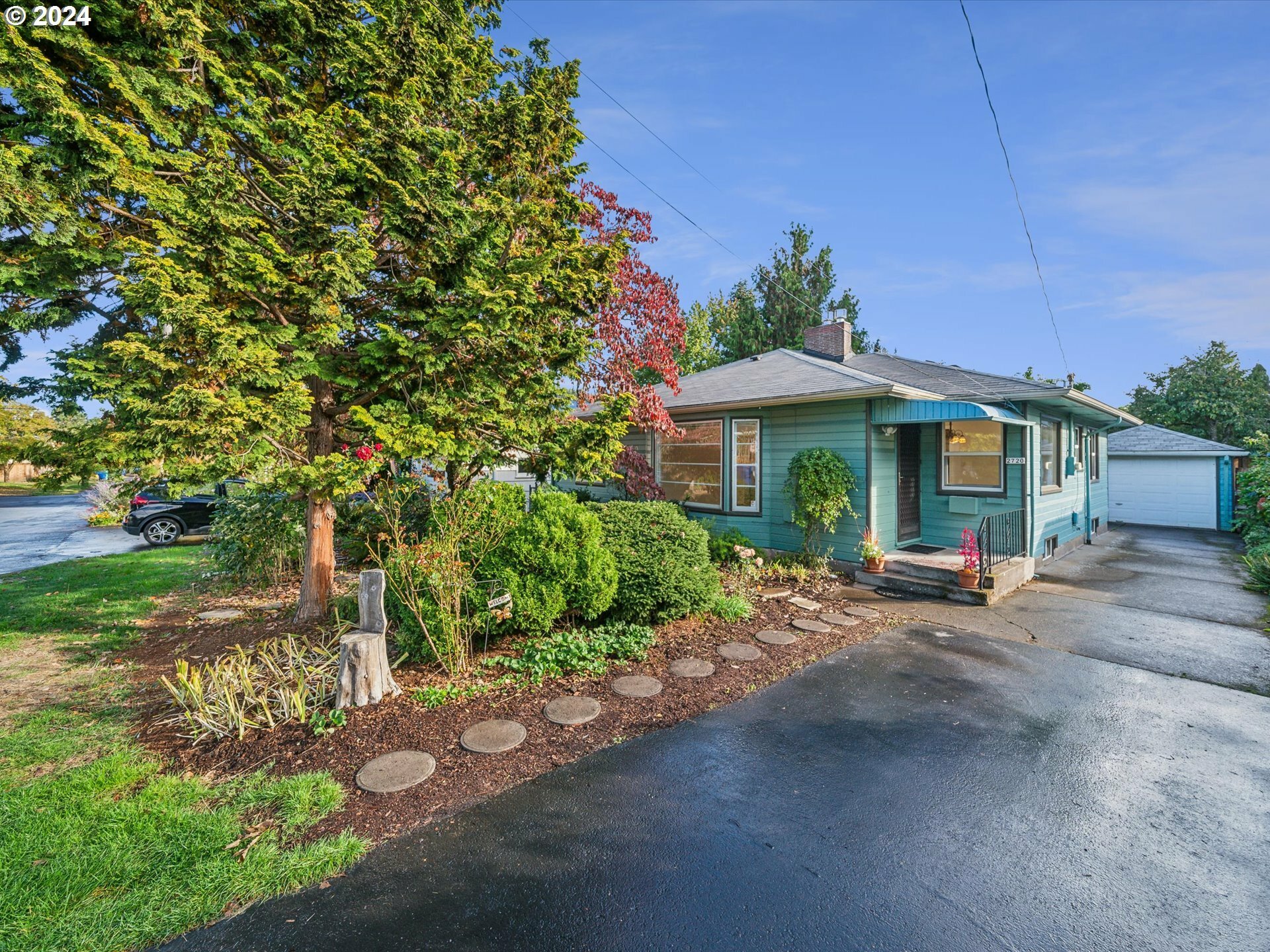 Property Photo:  2720 SE 63rd Ave  OR 97206 