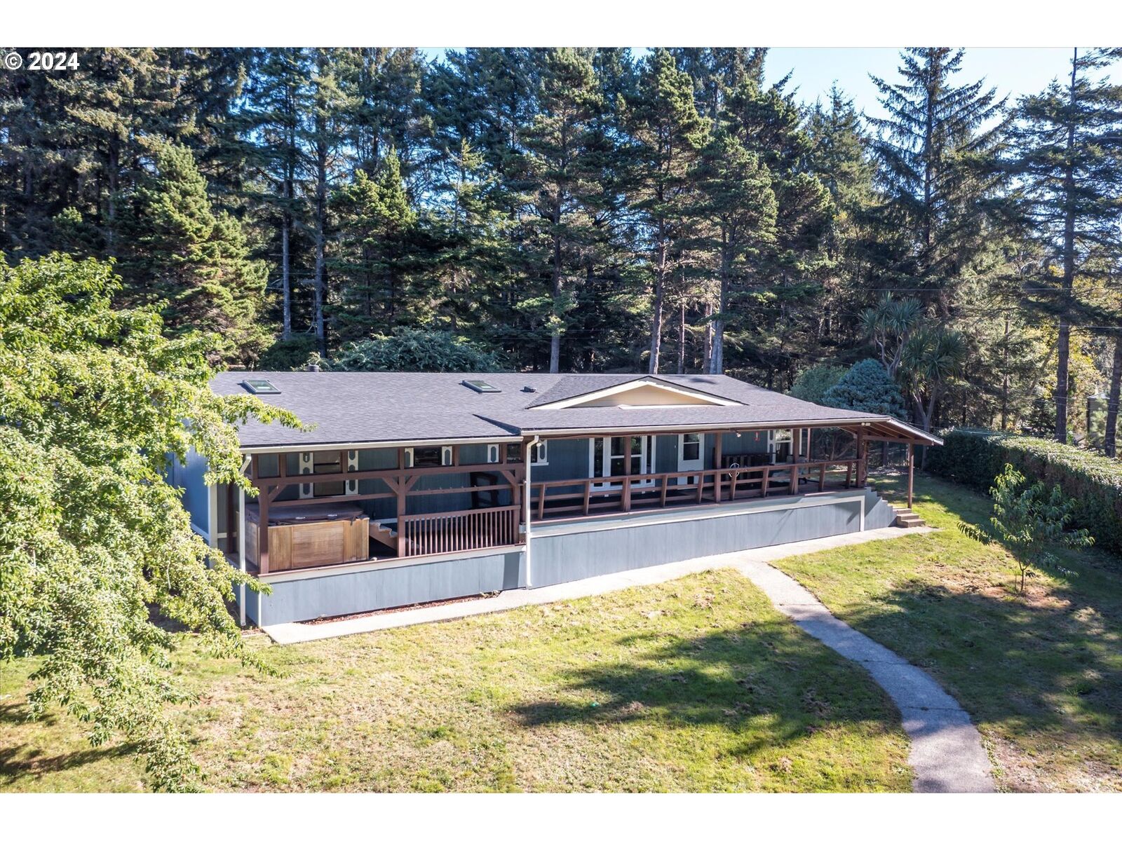 Property Photo: 18828 Montbretia Ln OR 97415