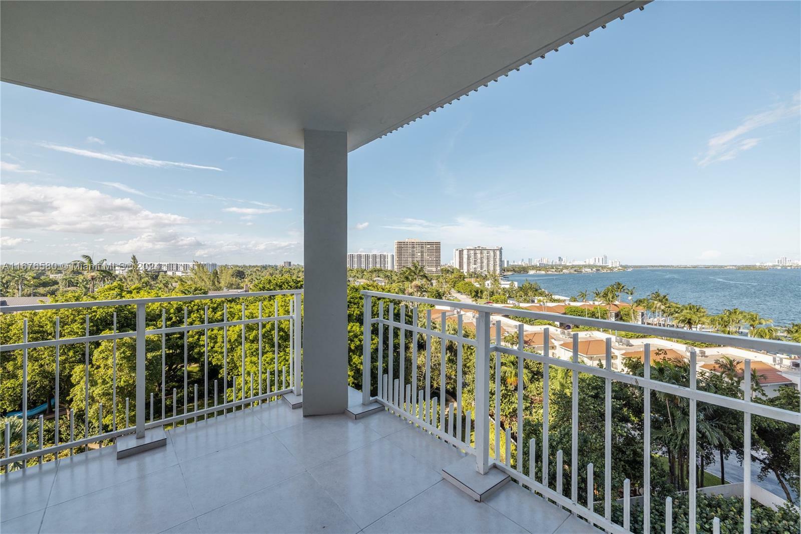 Property Photo:  4000 Towerside Ter 907  FL 33138 