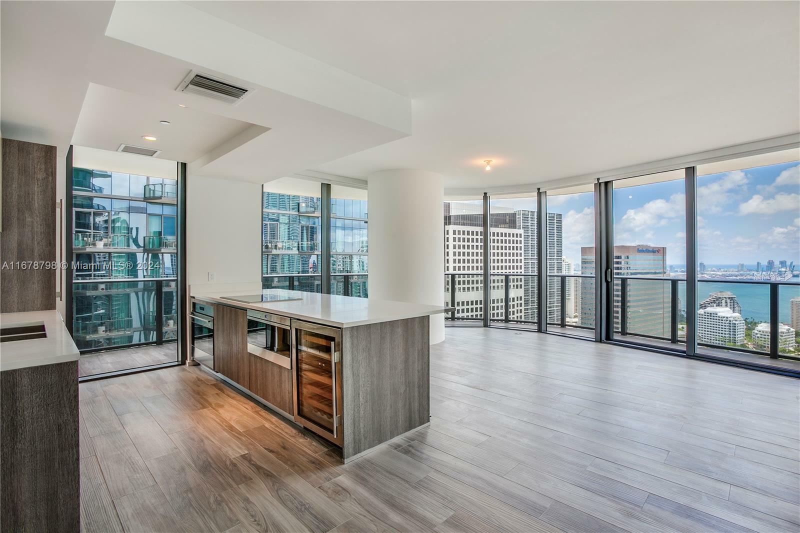 Property Photo:  801 S Miami Ave 3905  FL 33130 