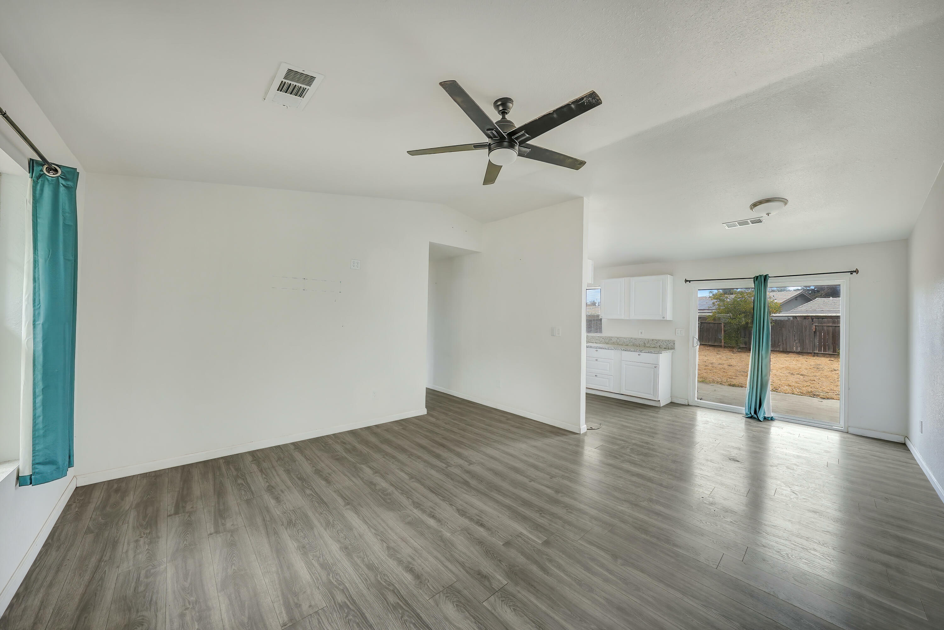 Property Photo:  330 W Wren Avenue  CA 93291 