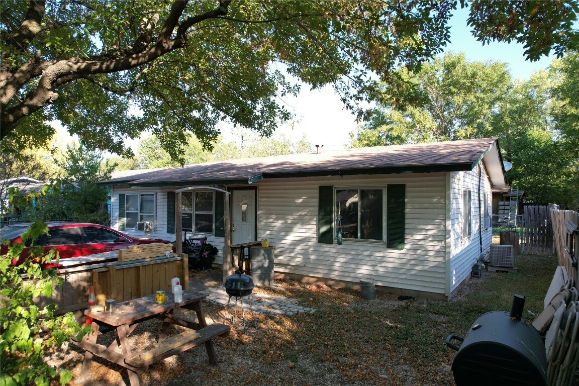 6706 Cruz Street  Austin TX 78741 photo