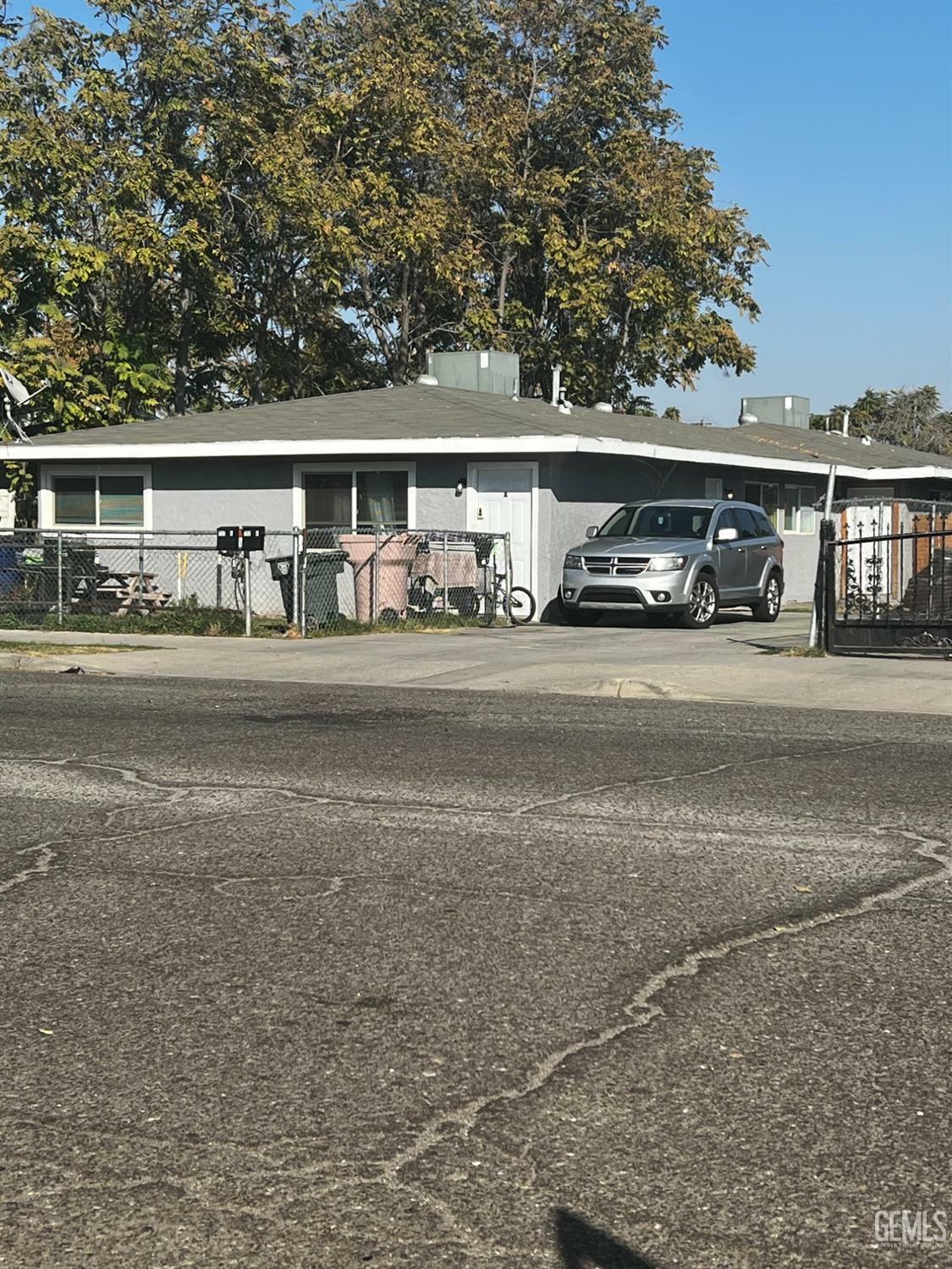 Property Photo:  722 N Street  CA 93304 