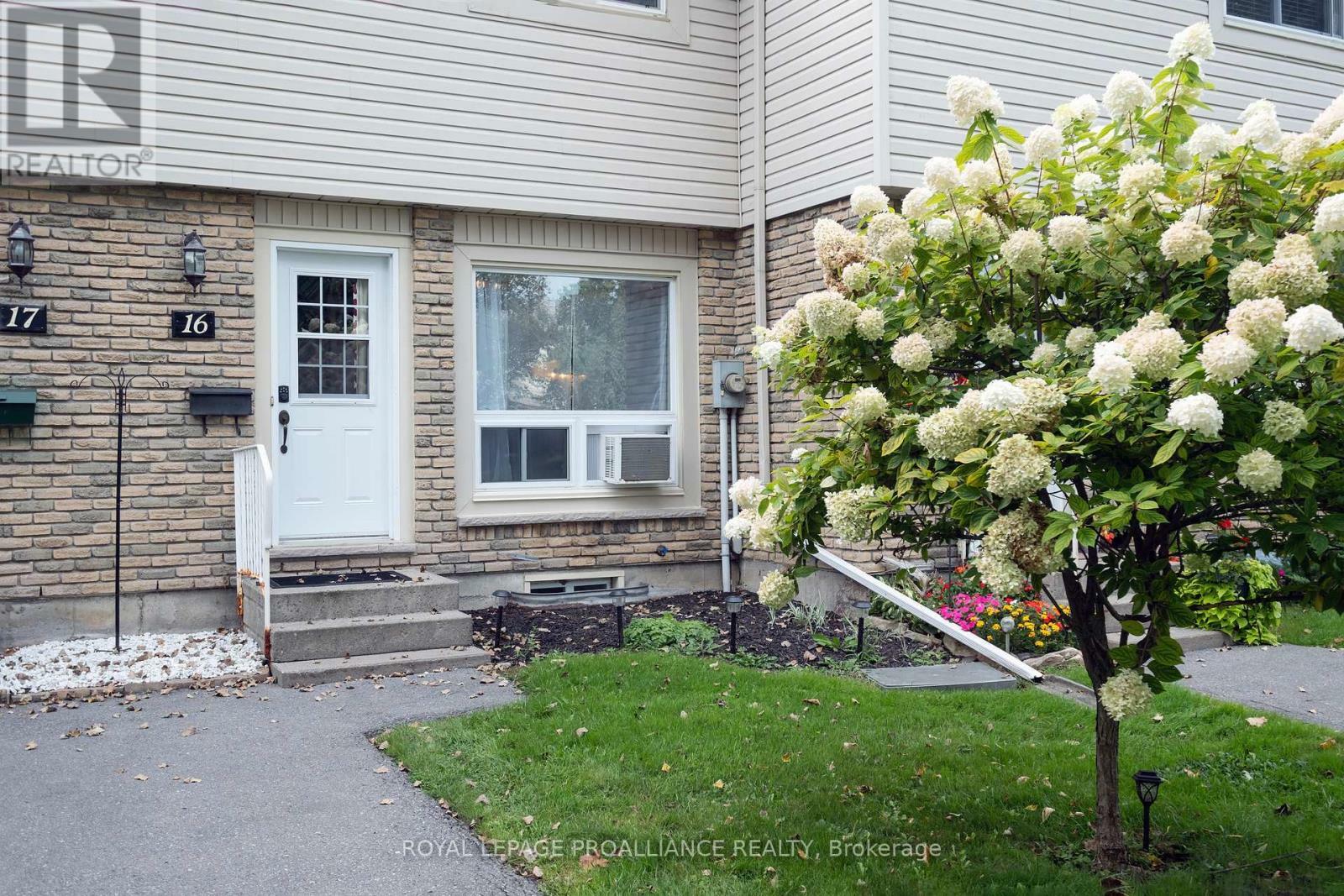 Property Photo:  161 Bay Street 16  ON K8V 1H9 